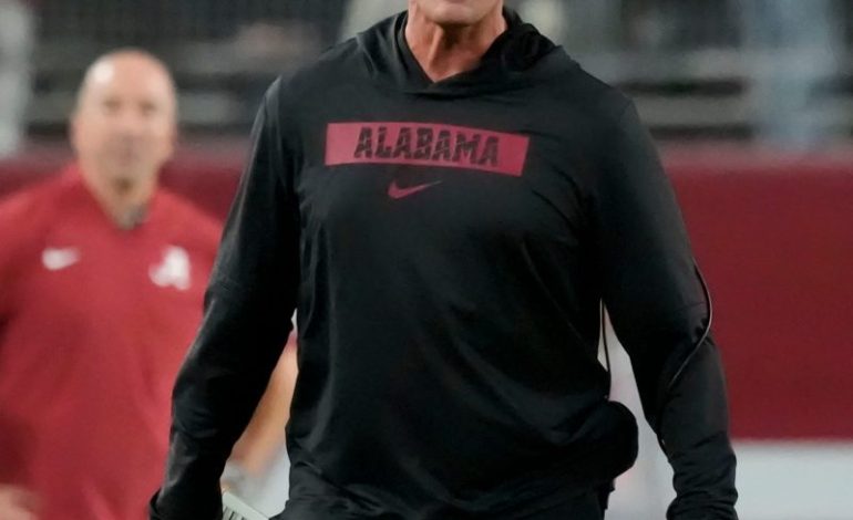  Kalen DeBoer protects black hoodie from cigars after Alabama whips Tennessee