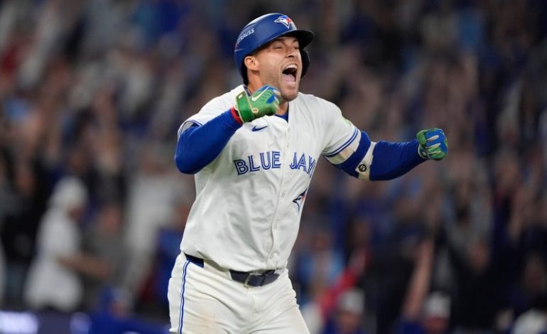  Blue Jays stun Mariners on dramatic home run to reach World Series
