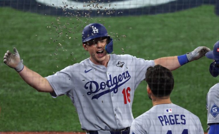  Dodgers strike back to even World Series in Toronto on late home runs